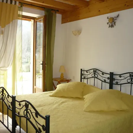 D'hôtes La Bourdasse 3*